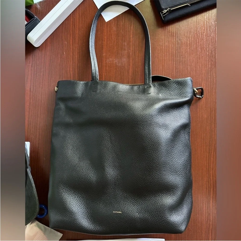 Cuyana Tall Easy Zipper Tote Black with Tall Easy Tote Insert - Picture 10 of 14